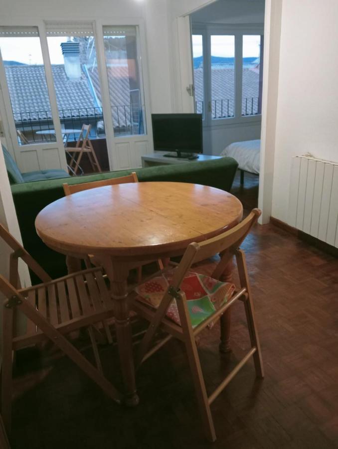 Luminoso, Centrico Y Silencioso Apartamento Jaca Kültér fotó