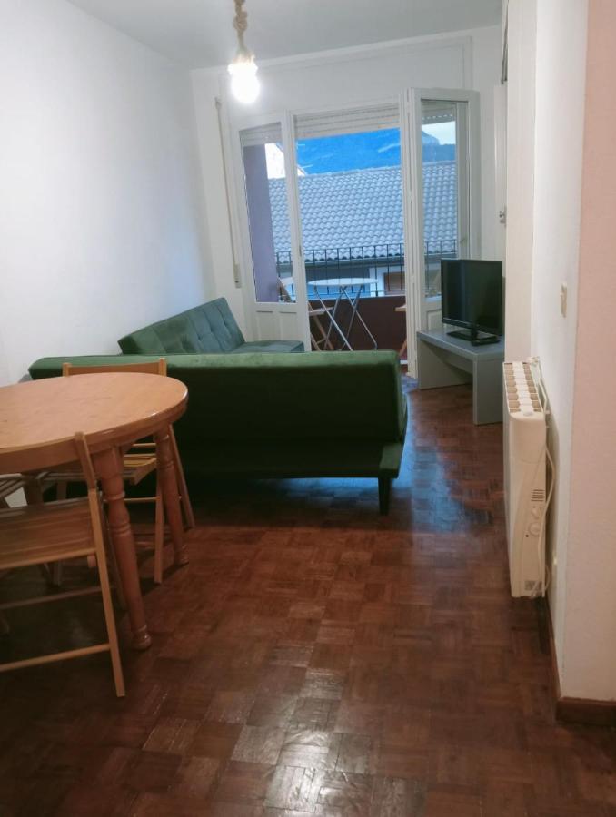Luminoso, Centrico Y Silencioso Apartamento Jaca Kültér fotó