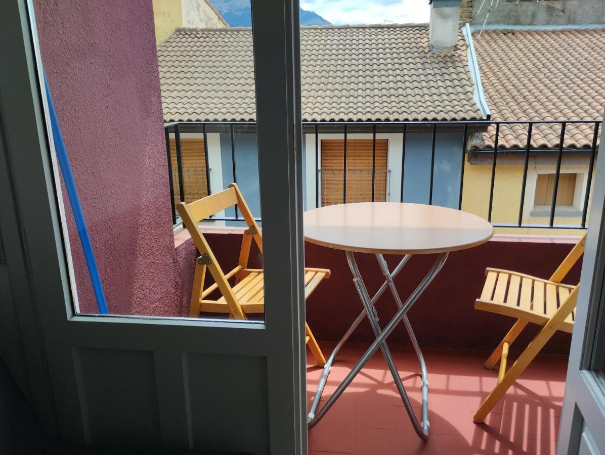 Luminoso, Centrico Y Silencioso Apartamento Jaca Kültér fotó